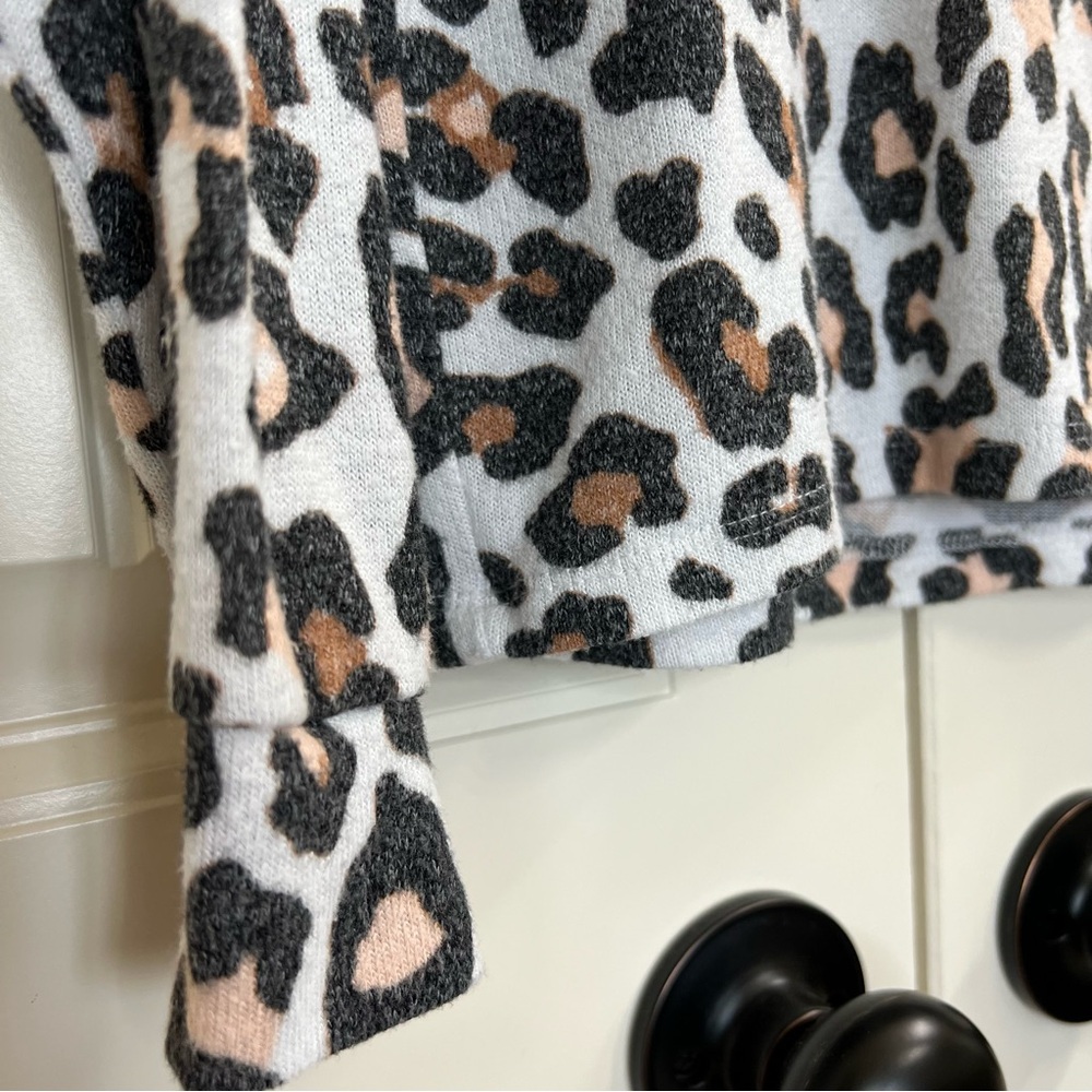 Fornia Girls Long-sleeve Knit Shirt in Leopard, Size L (12) - Picture 6 of 7